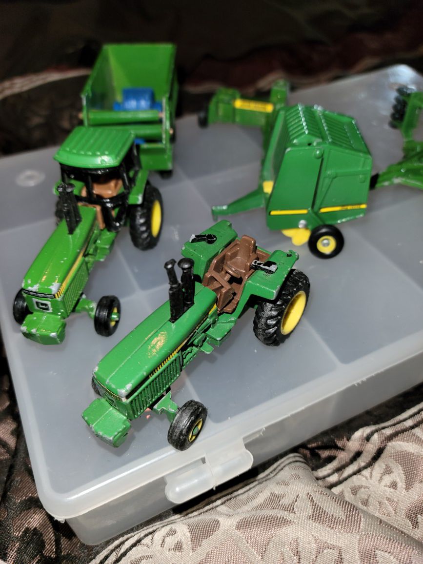 6 peice John deere tractors and equipment scale models... approx 3"to 4"