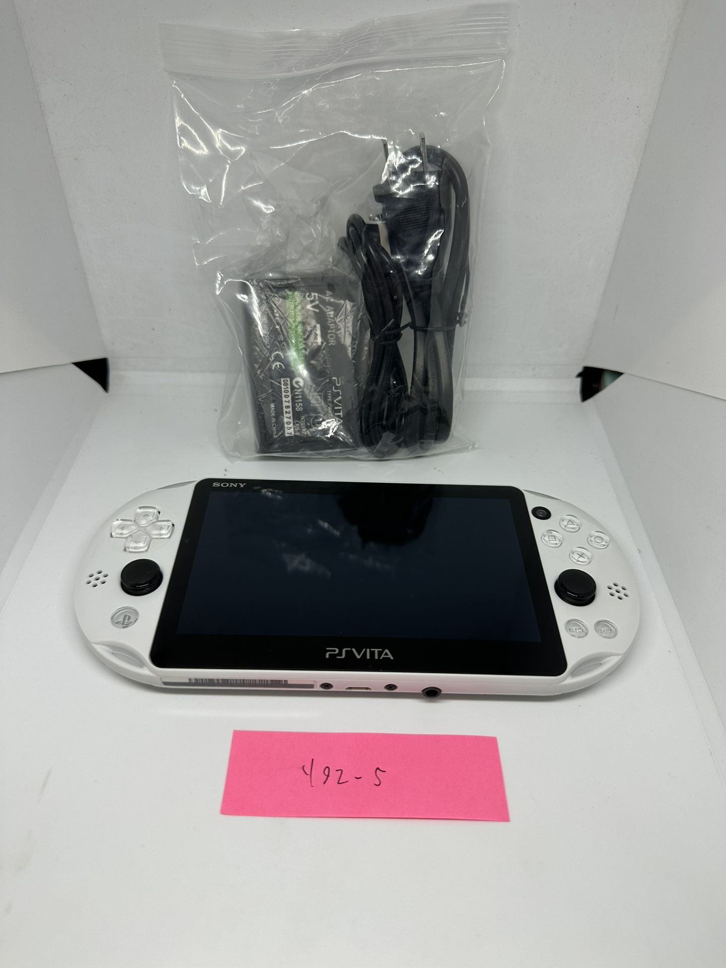 White Ps Vita 2000 W/charger
