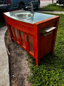 Bathroom Vanity- 47.5”Lx21.5”Wx32”H