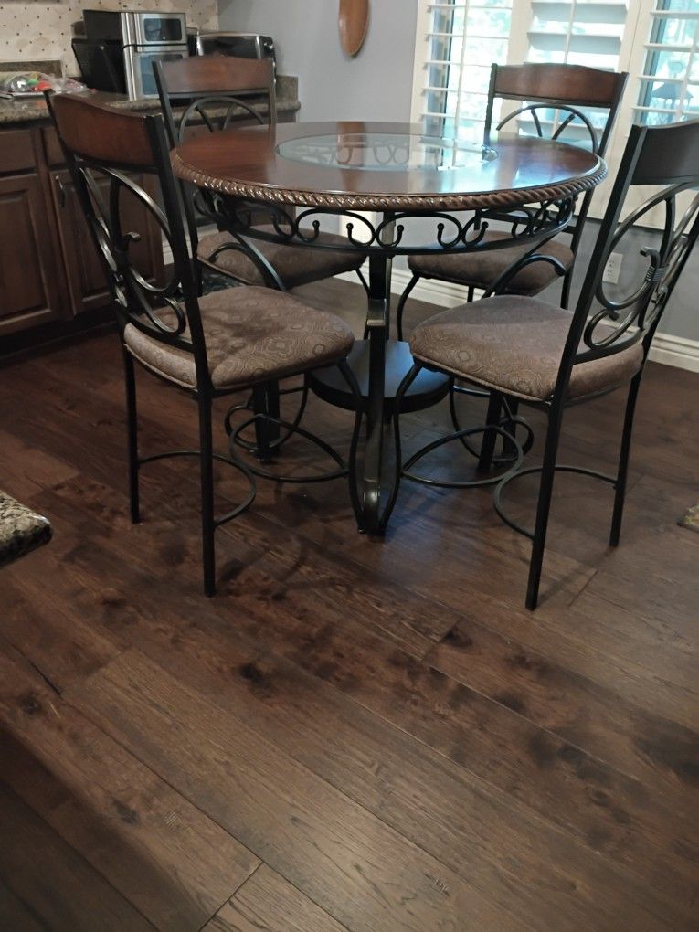 Pub Style Table & Bar Chairs