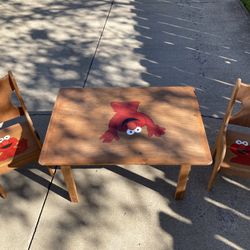 kids table and chairs