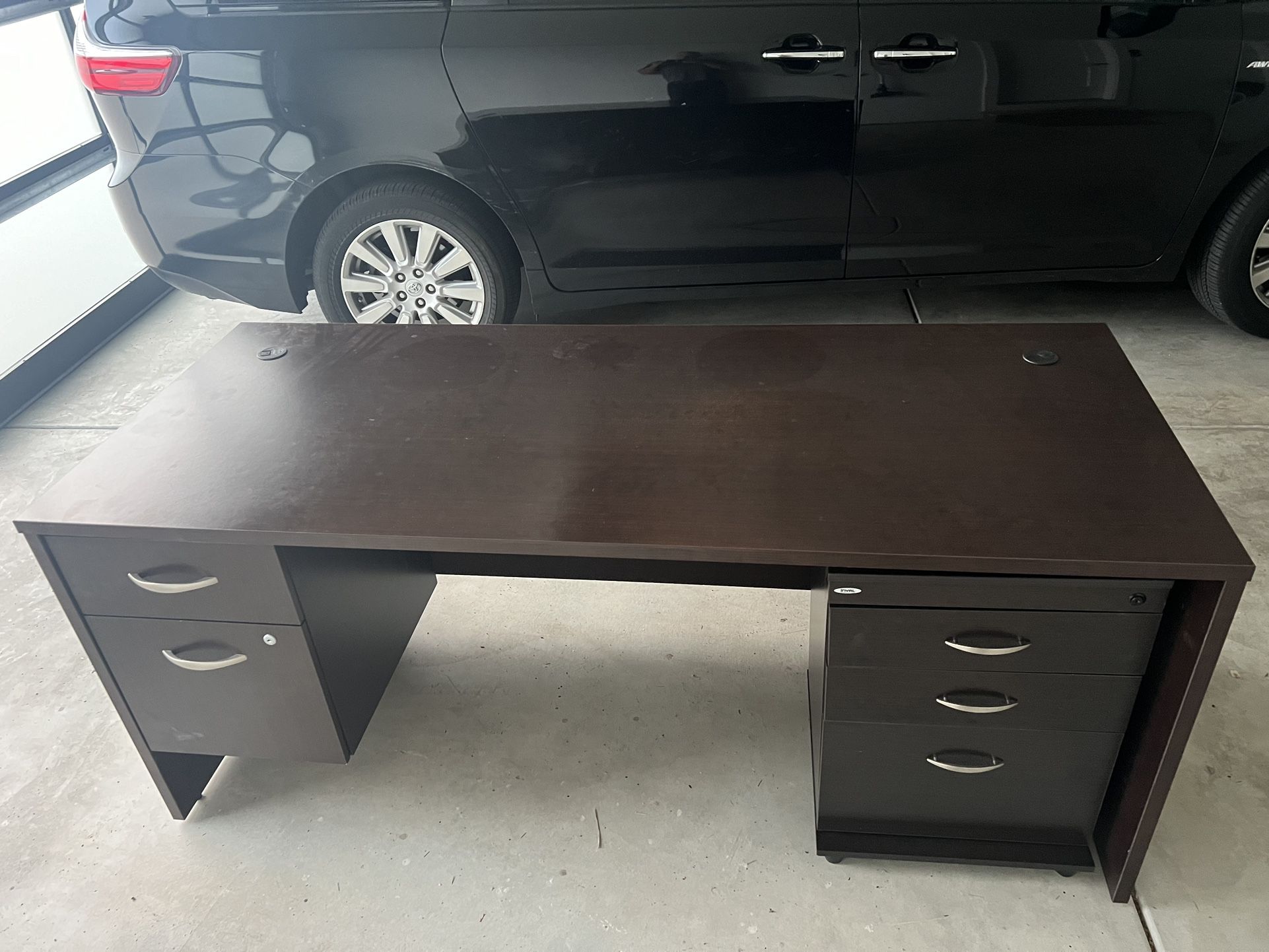 Desk And Drawers (Free)