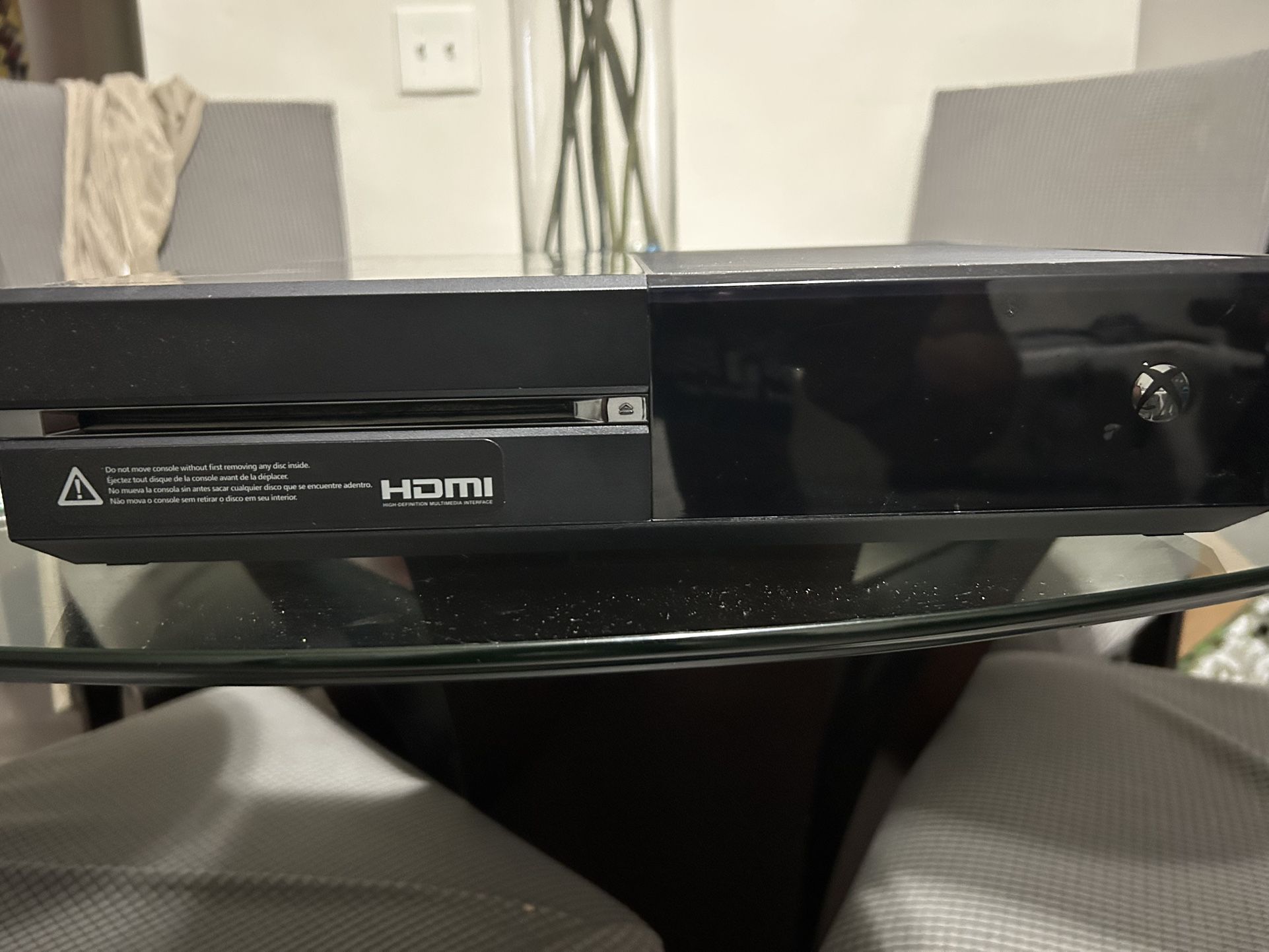 Xbox One + Power Cord + Games (RE5/BattleFront 2 Starwars/Overwatch)