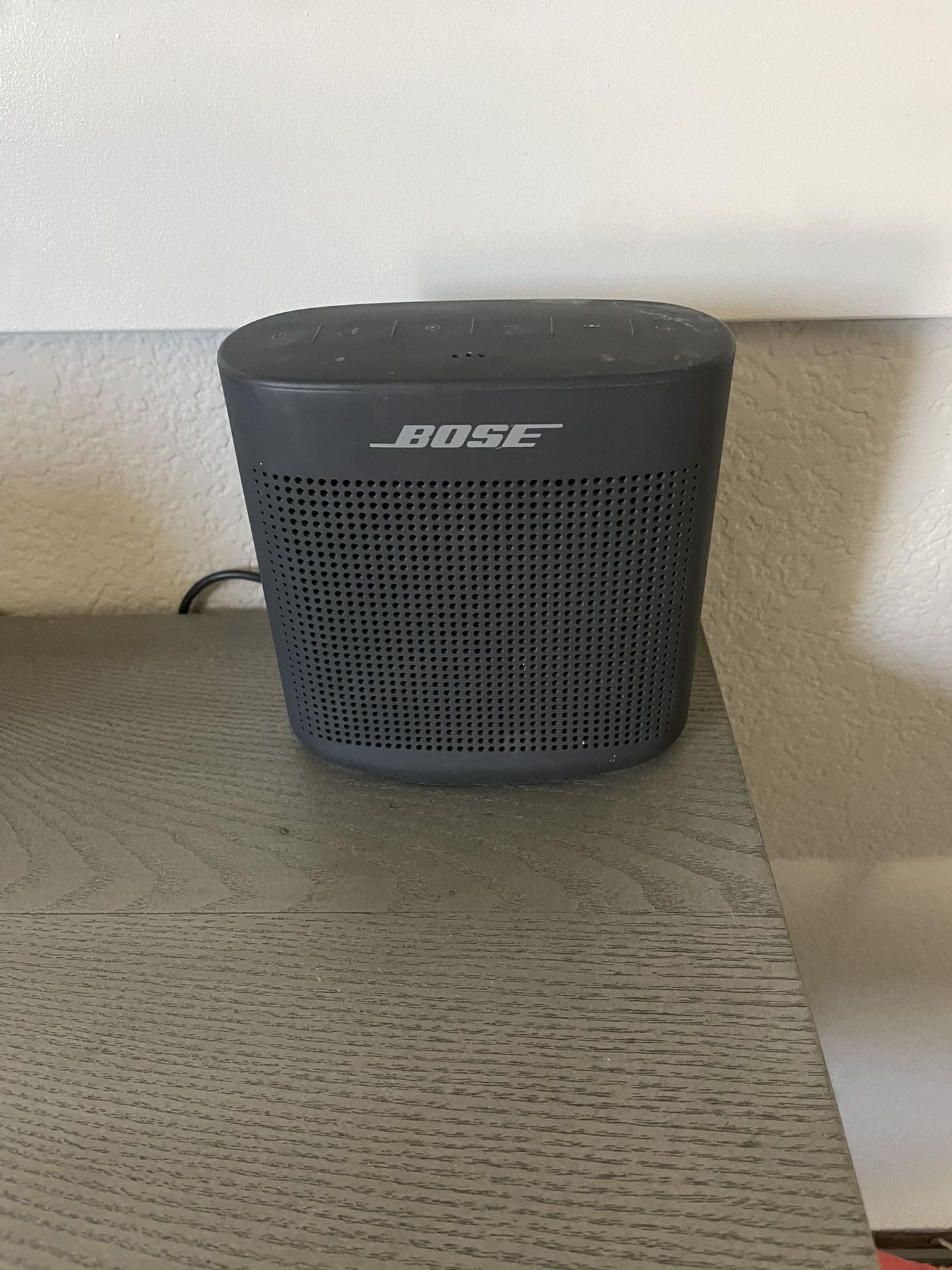 Like New Bose Color 2 Soundlink Bluetooth Portable Speaker 