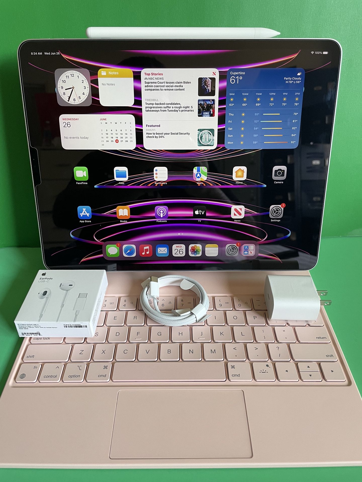 Apple IPad Pro 12.9” 6th Generation (M2 chip / Liquid XDR display/ 2022 ) 128gb with keyboard pen & Accessories (256gb 899 / 512Gb $1199 / 1TB $1399)