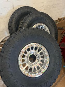 Dodge ram 2500 wheels and tires 😎