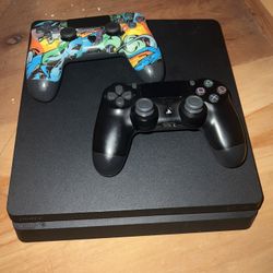 Playstation 4 (2 Controllers)