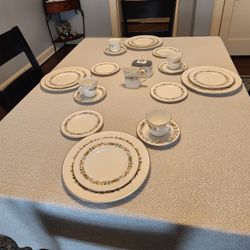 Royal Doulton Pastorale 62 Piece Dinnerware 