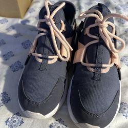 Nike Huarache Women’s Size 6.5