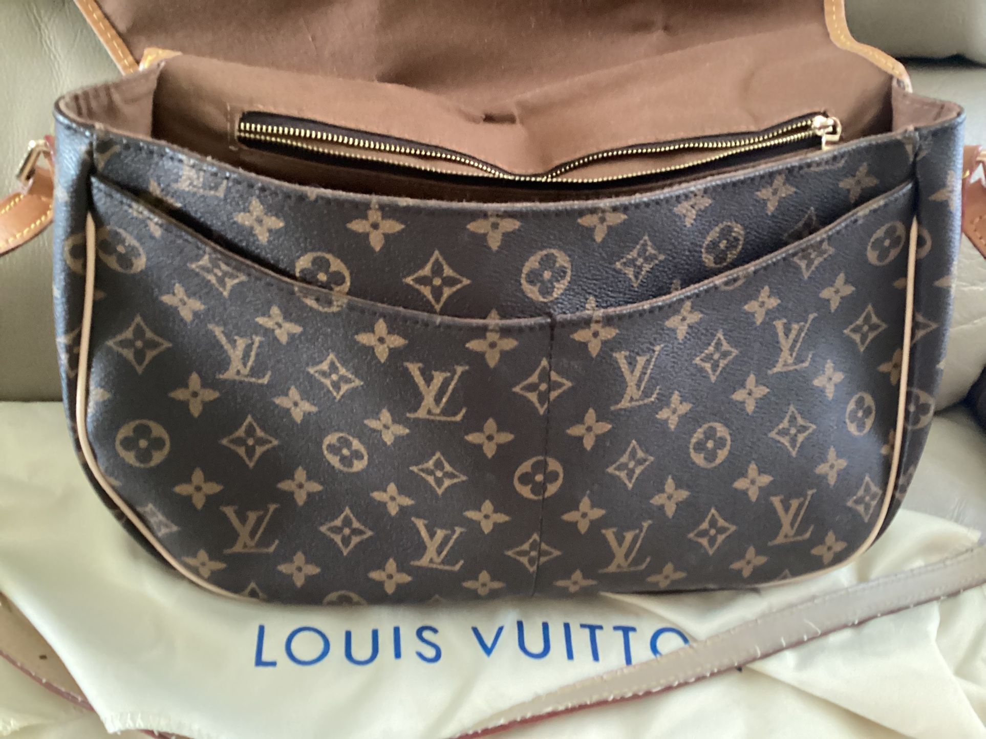 Louis Vuitton Hudson Gm Bag for Sale in No Huntingdon, PA - OfferUp