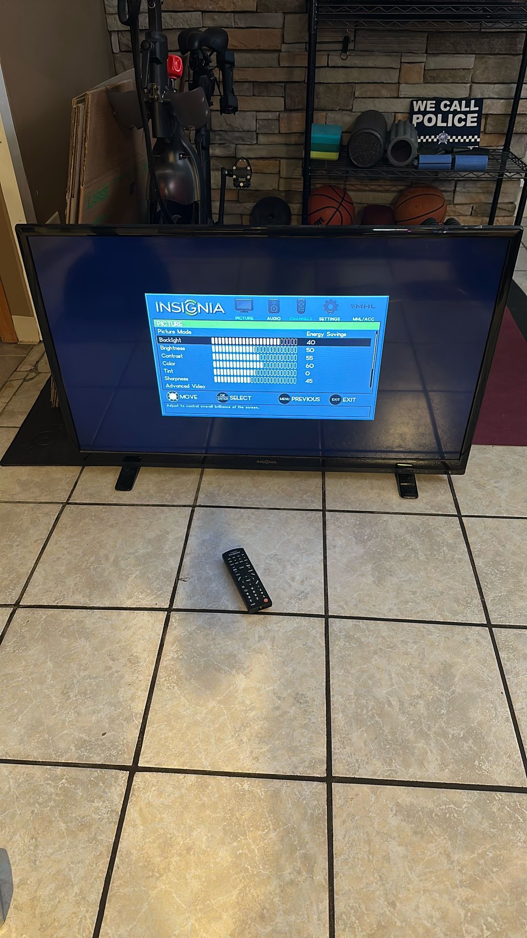 43 Inch Insignia Tv 1080 Tested And Works 50 Dollars Or Best Offer With Remote