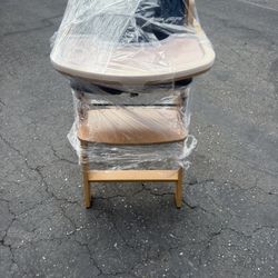 ABIIE Wooden HIGHCHAIR! 