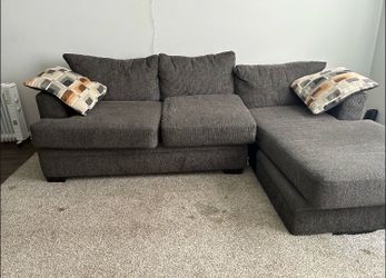 (No Pets) living room couch great condition