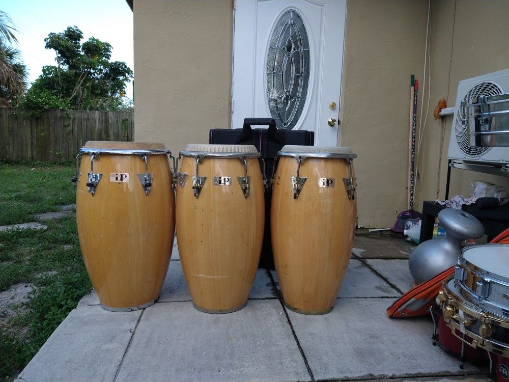 3 Congas (Two Congas One Tumbadoras LP Wood Color with Hard Hardcase