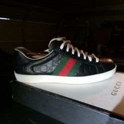 Like New Gucci Shoes size 11 