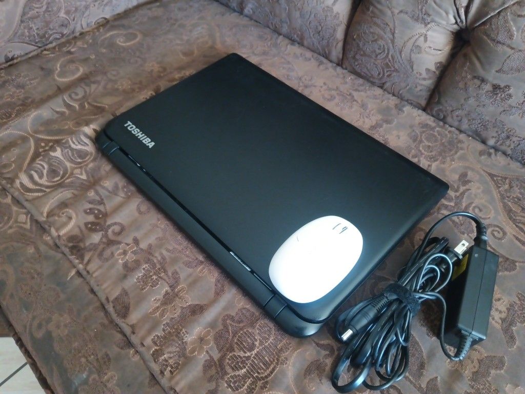 Laptop Toshiba Satellite C50-B- Bu-ena Para Estudi-antes- Good For Stud-ents.