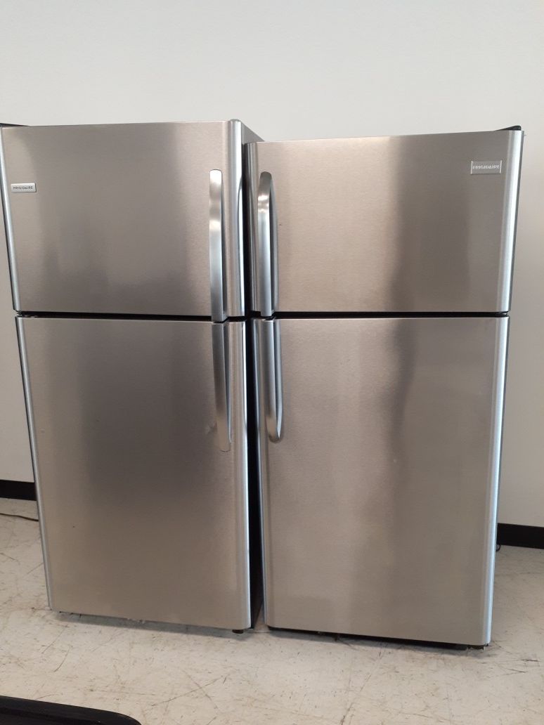 Frigidaire stainless steel top freezer refrigerator in good condition with 90 day's warranty