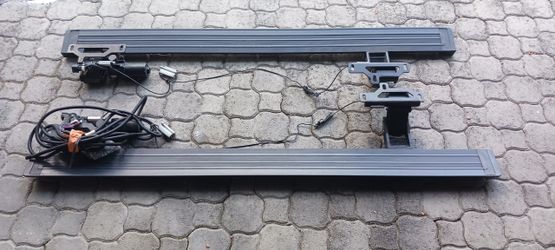 Steps retractable electric for SUV $500.00