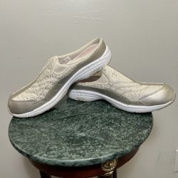 Women's shoes. Easy spirit brand. Size 8. $35