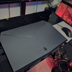 Alienware17 R2 - Used - Intel i7-6700HQ - GTX970 - 16GB RAM - 1TB HDD + 106GB SSD