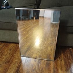 2 Mirrored medicine cabinets