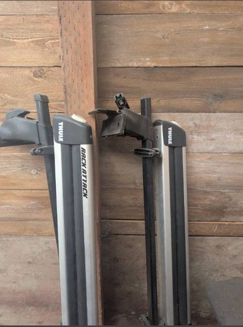 Thule Ski Rack - Subaru Compatible