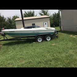 1986 Ski Deck Boat