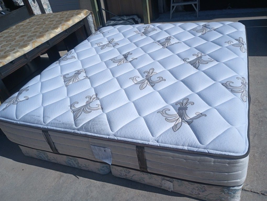Stearns And Foster King Mattress And Box Spring