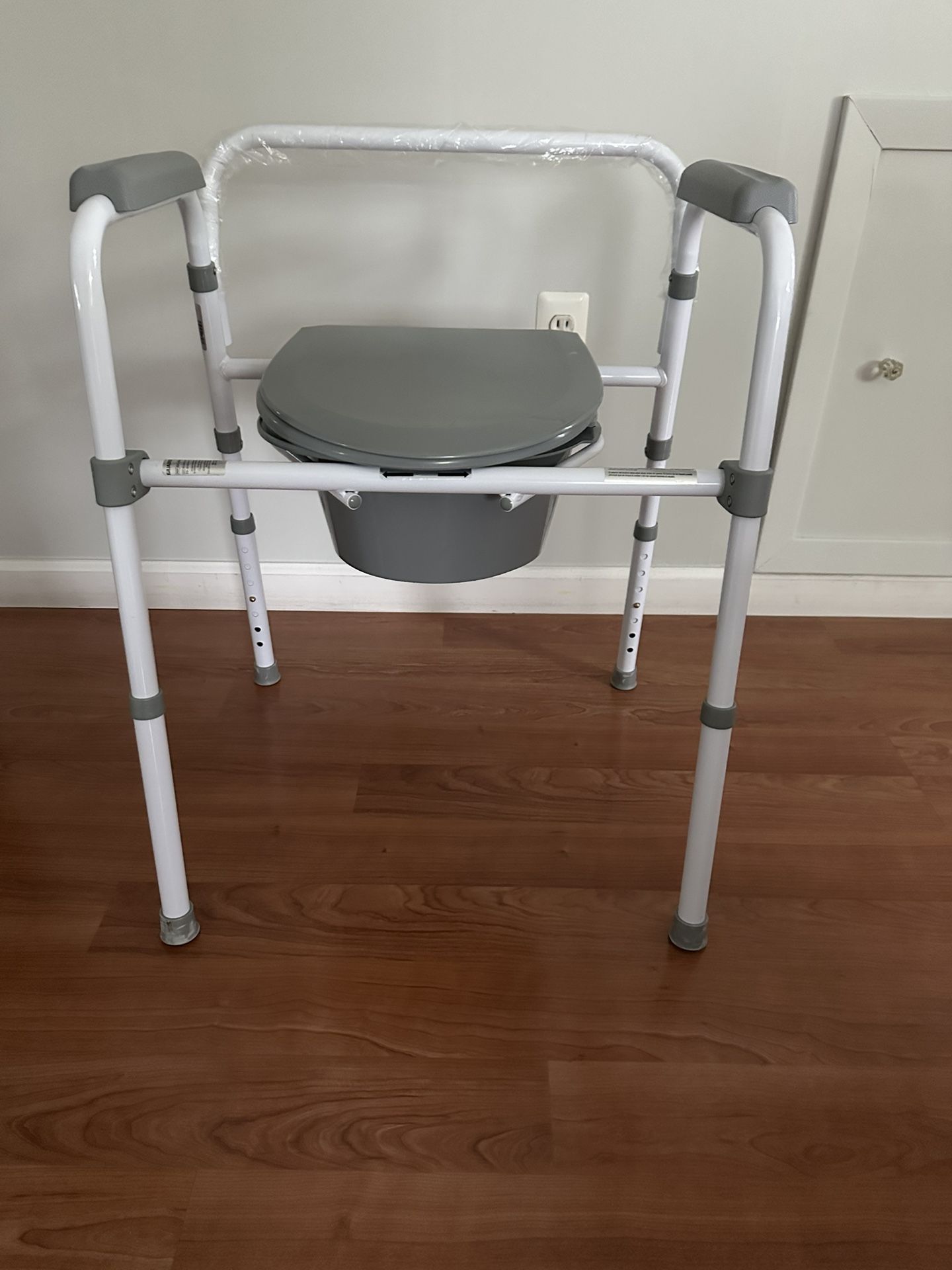3-in-1 Steel Adjustable Bedside Commode, Portable Bedside Toilet, Toilet Chair, Folds for Storage