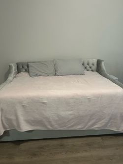 Full Daybed Set (Bed, Mattress, Bedding, Trundle)