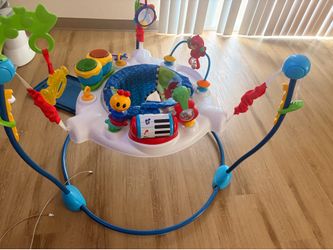 Baby jumper activity center