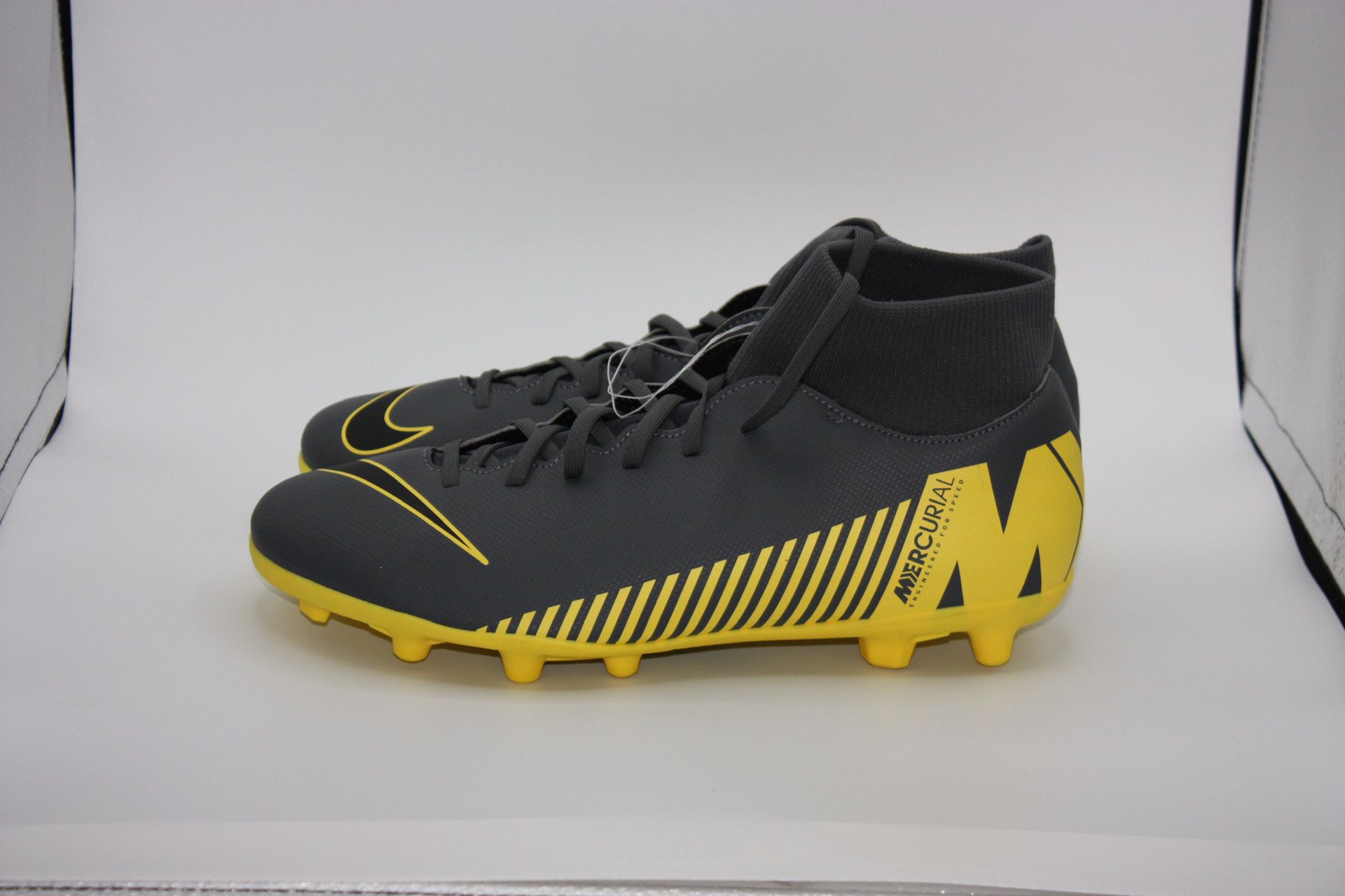 Económico volumen Interpretación Nike Mercurial Superfly 6 Club MG Soccer Cleat - Yellow/Gray (Various  Sizes) for Sale in Riverside County, CA - OfferUp