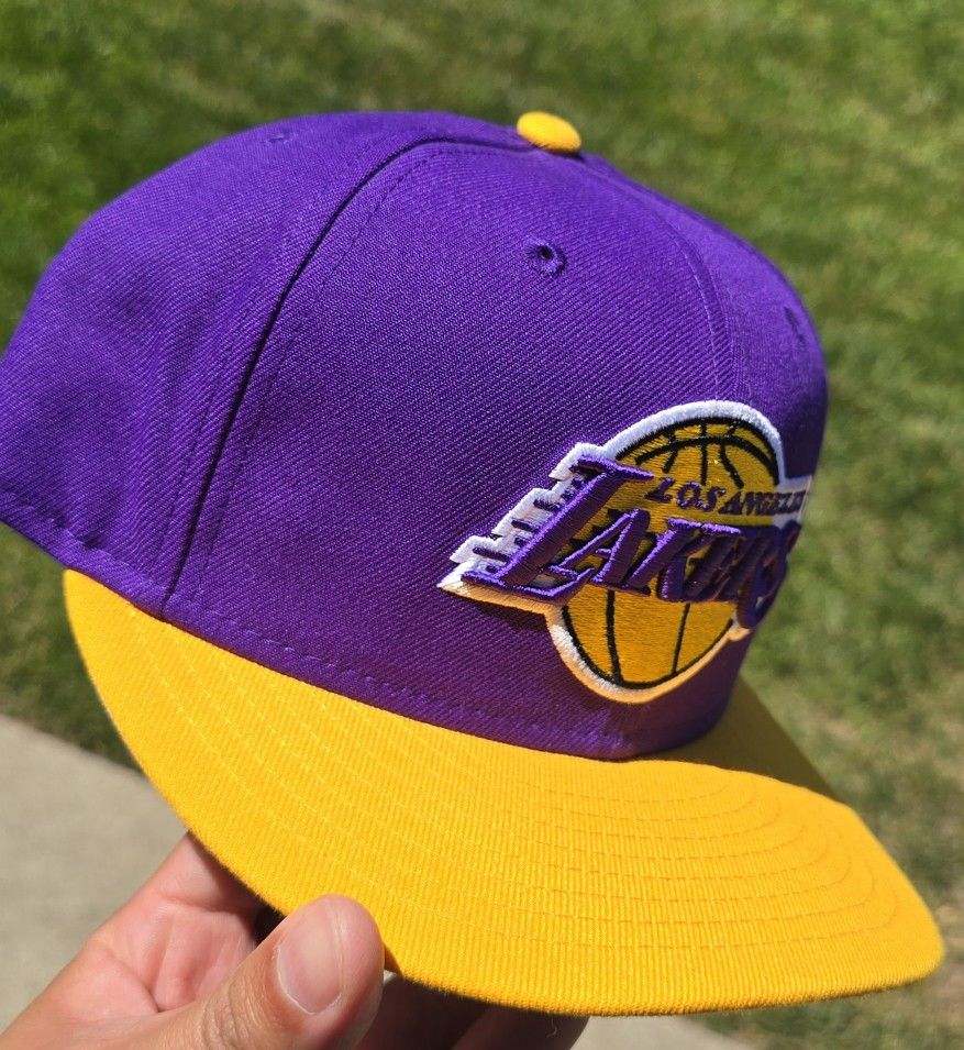 7¼ New Era  Fitted  & Mitchell & Nesss Snapback