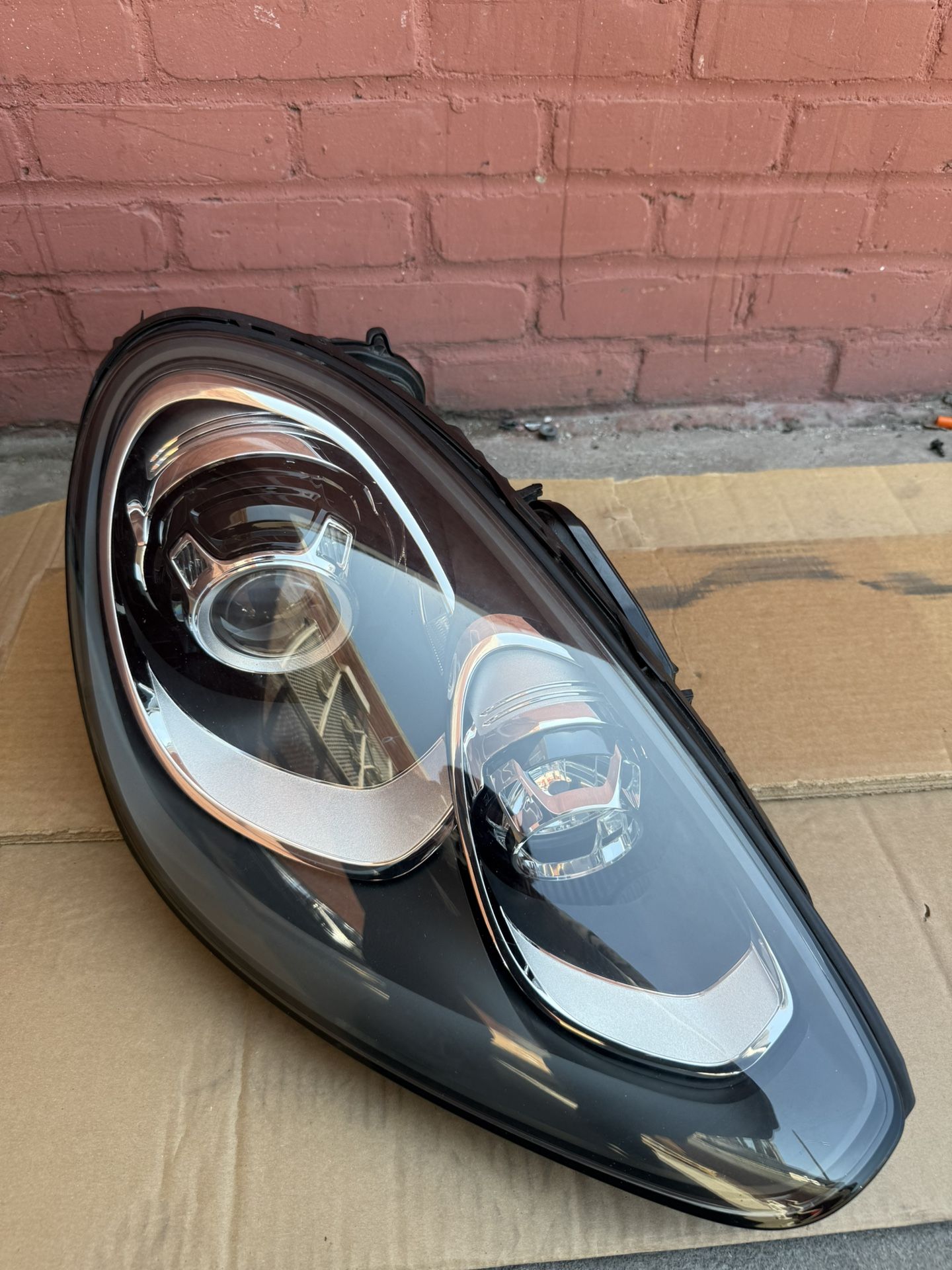 2015-2016-2018 Porsche Cayenne Headlight RH