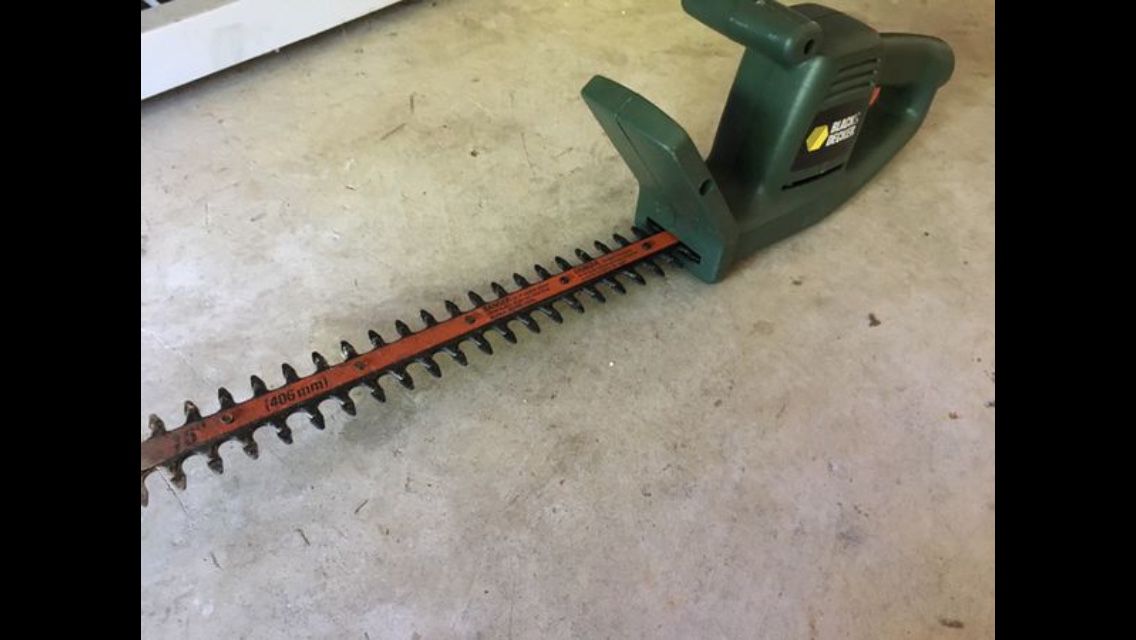 16” Black and Decker Hedge Trimmer