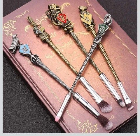 Metal Makeup Brushes Set Gifts Wizard Wand Makeup Brushes Set for Women Magic Eye Shadow Eyeliner Blending Lip Brush