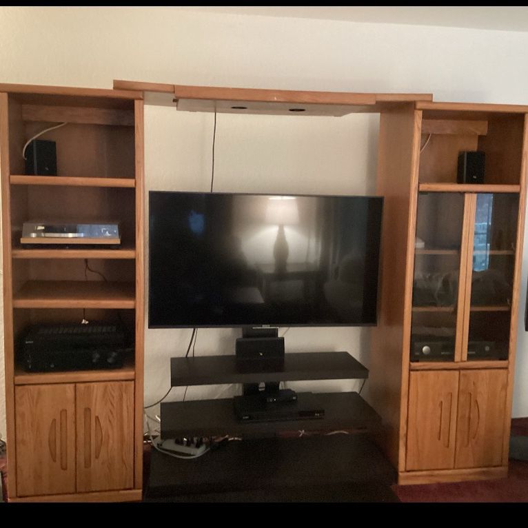 Fully Equipped Entertainment Center W/ 55inch Tv