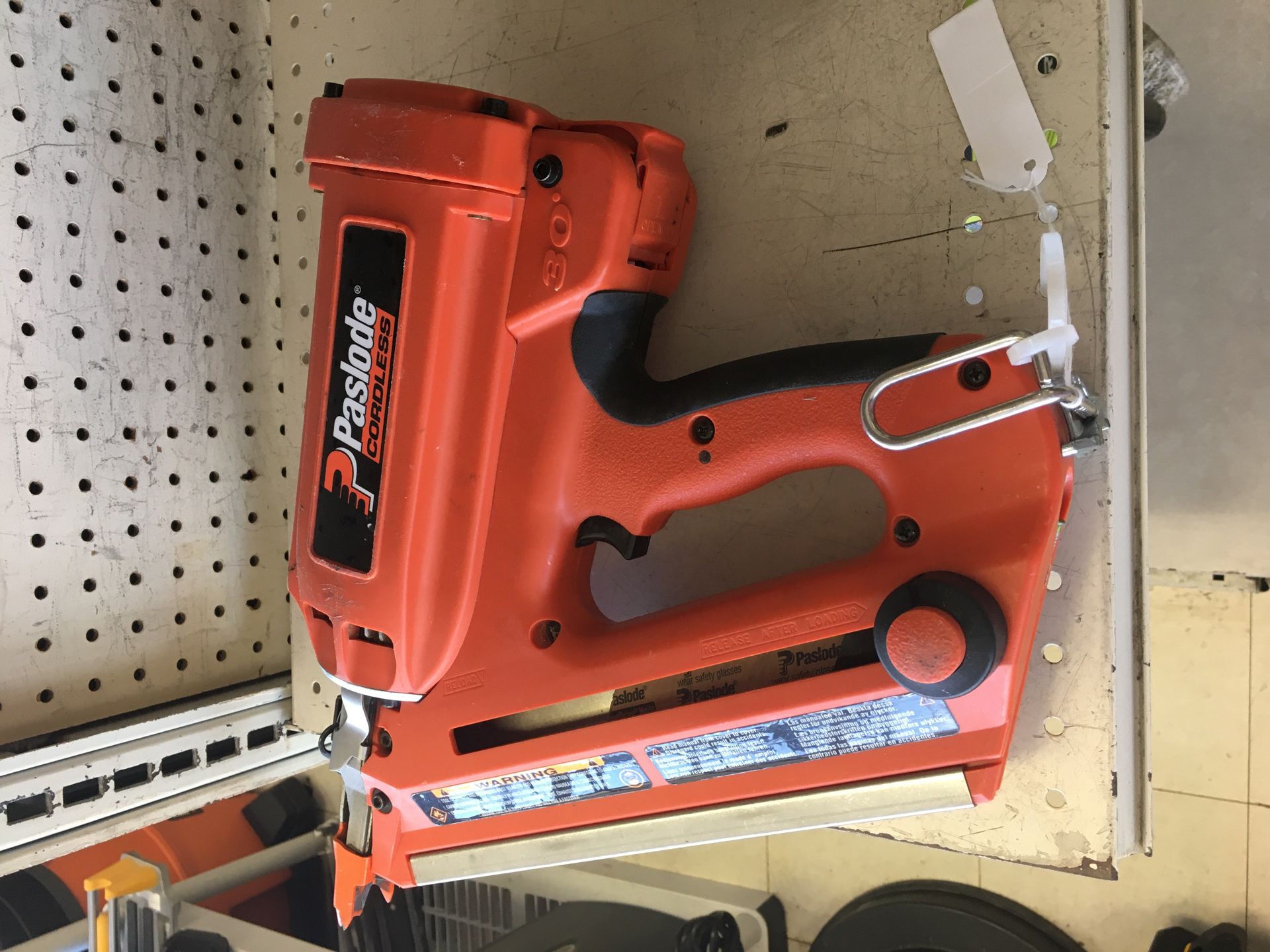 paslode framing nail gun (900420) 1 battery & charger