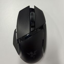 Razer Basilisk V3 Pro 35K Mouse w/ Wireless Charging Puck