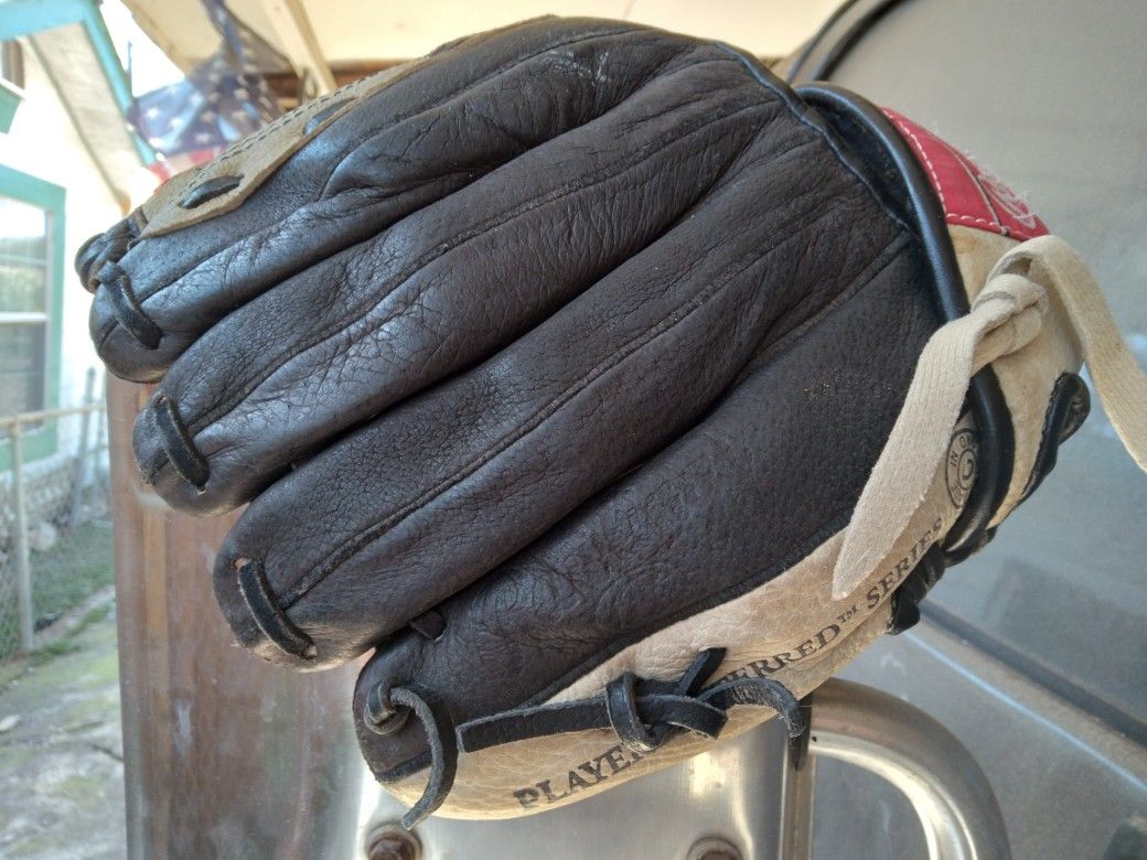 YOUTH'S 10 INCH RAWLINGS/DEREK JETER AUTOGRAPH MODEL BASEBALL GLOVE