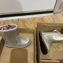 Girls Ugg Silver Size 7