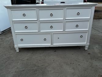 White Wood Dresser with 8 Drawers