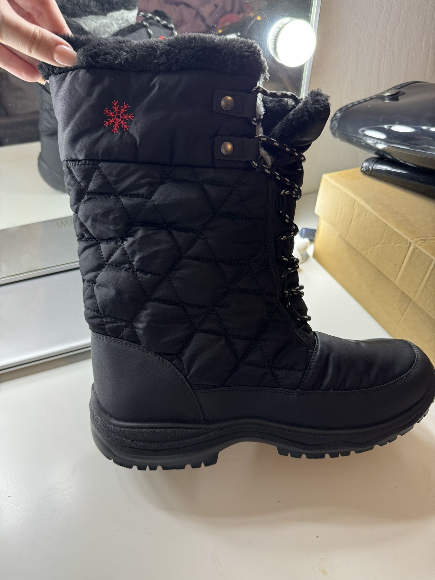 Women’s Snow Boots Size 12