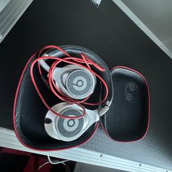 Beats headphones use good firm price 