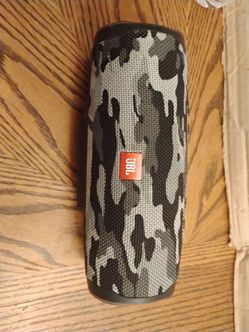 JBL charge 4 wireless Bluetooth speaker (camouflage)
