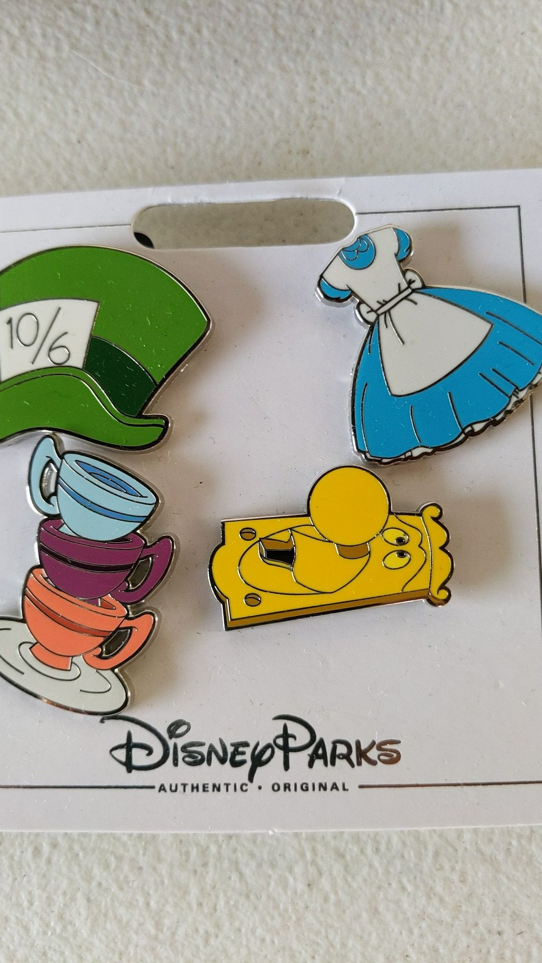 Disney Alice and wonderland pin set 10$