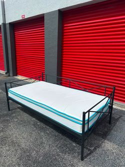TWIN SIZE BED AND MATTRESS/ IN GREAT CONDITION/ DELIVERY NEGOTIABLE