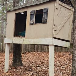 Tree house 
