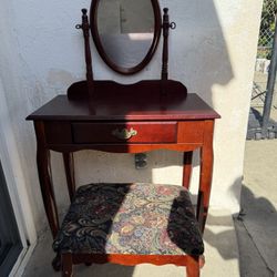 Wood Make Up Vanity Table And Stool Set 