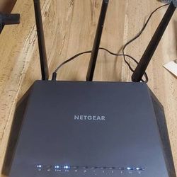 NETGEAR R7000 Smart WiFi Router Dual-Band Dual-Core AC1900